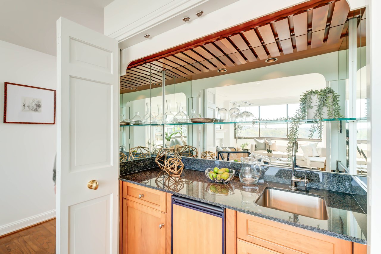 Watergate West Penthouse Seven