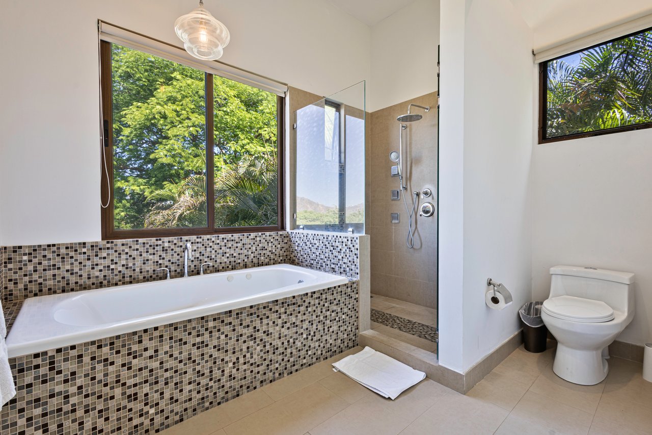 Gorgeous 5 Bedroom Home With Beach Club and Upscale Amenities