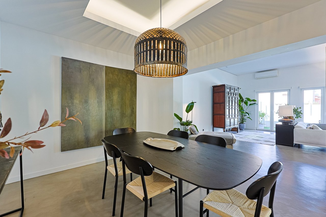 Stylish Renovated 5-Bedroom Villa with Pool in Monte Estoril’s Prestigious Avenida de Portugal