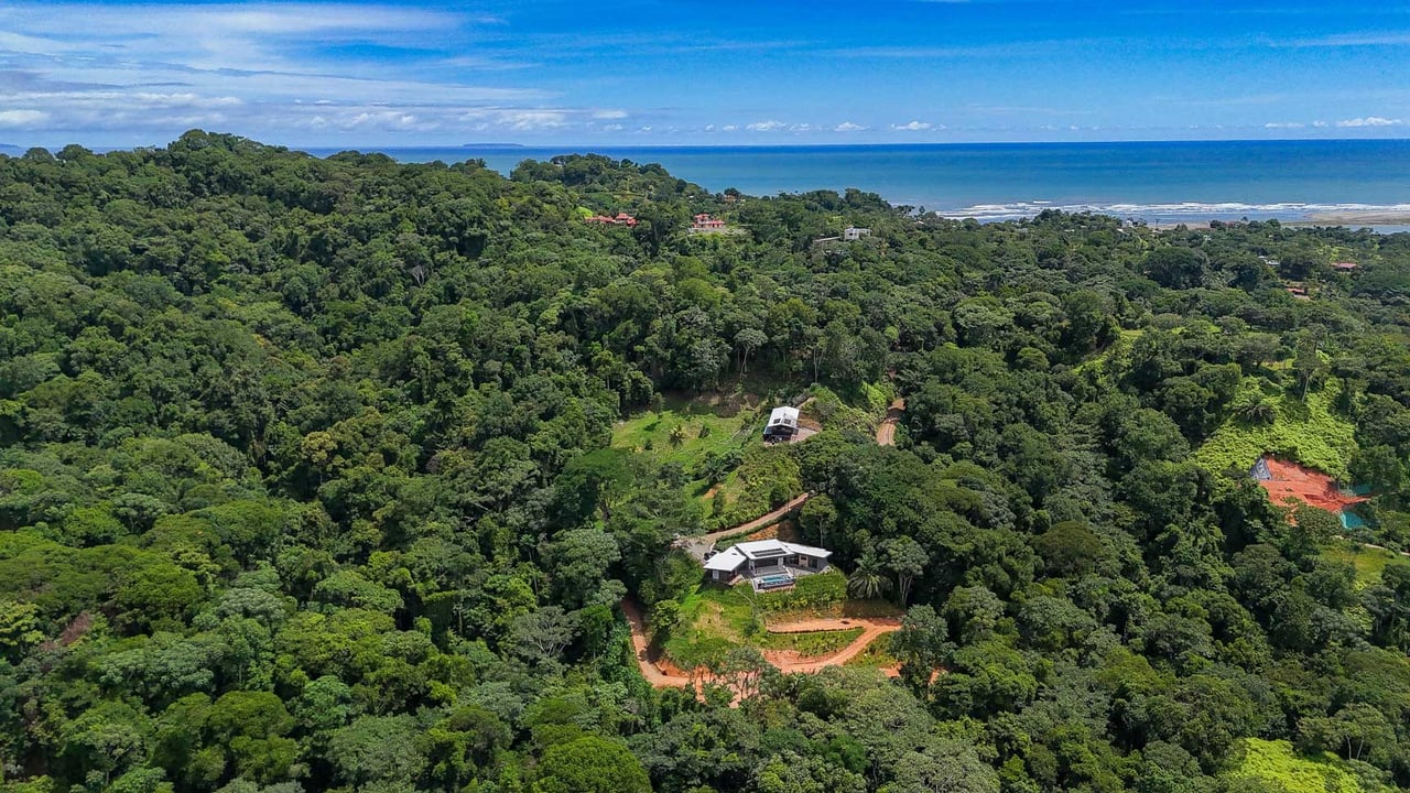Ojochal Modern Jungle Home with Infinity Pool & Mountain Views