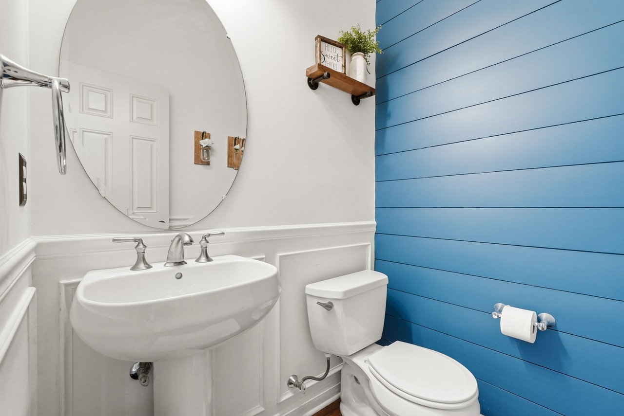 EXCLUSIVE LISTING  -  1234 Newbury Highland