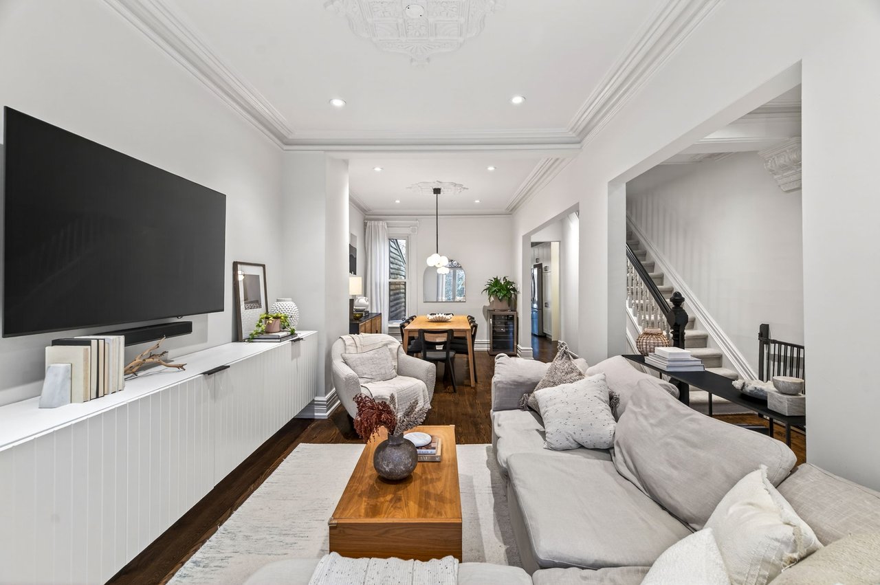 Standout Residence In Coveted Summerhill