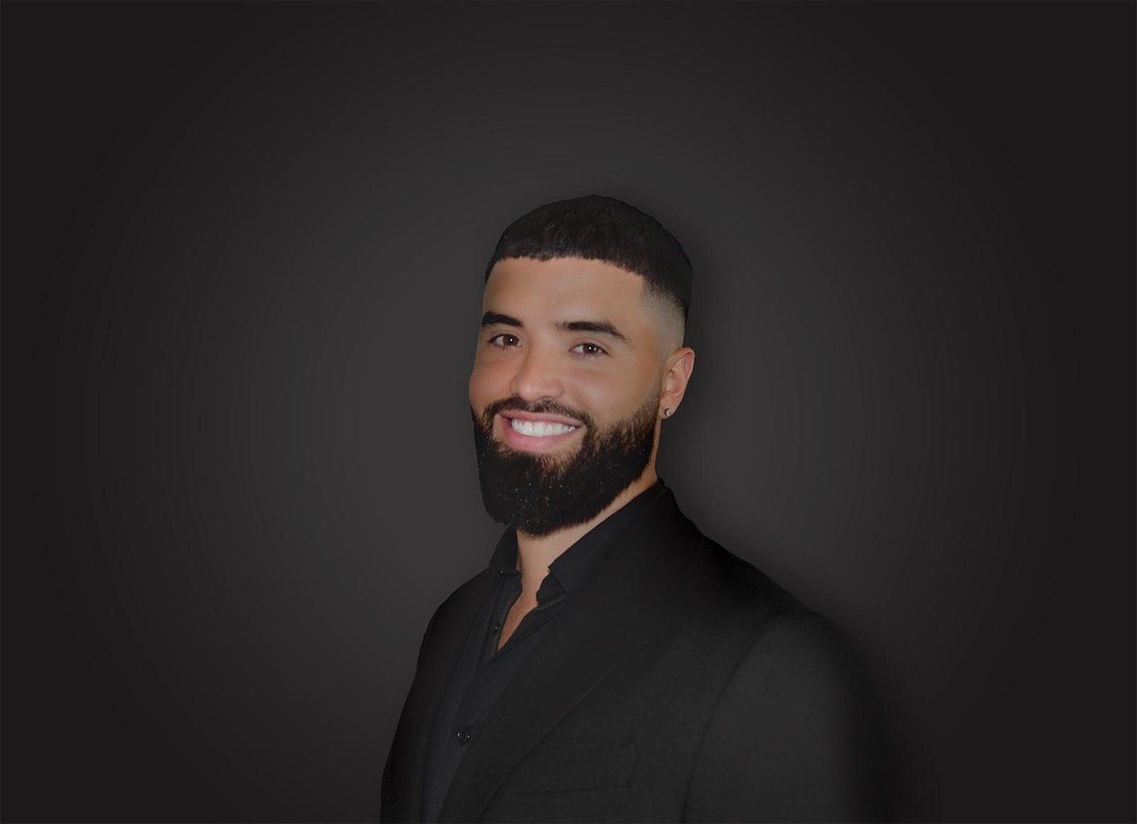 Mauricio J.