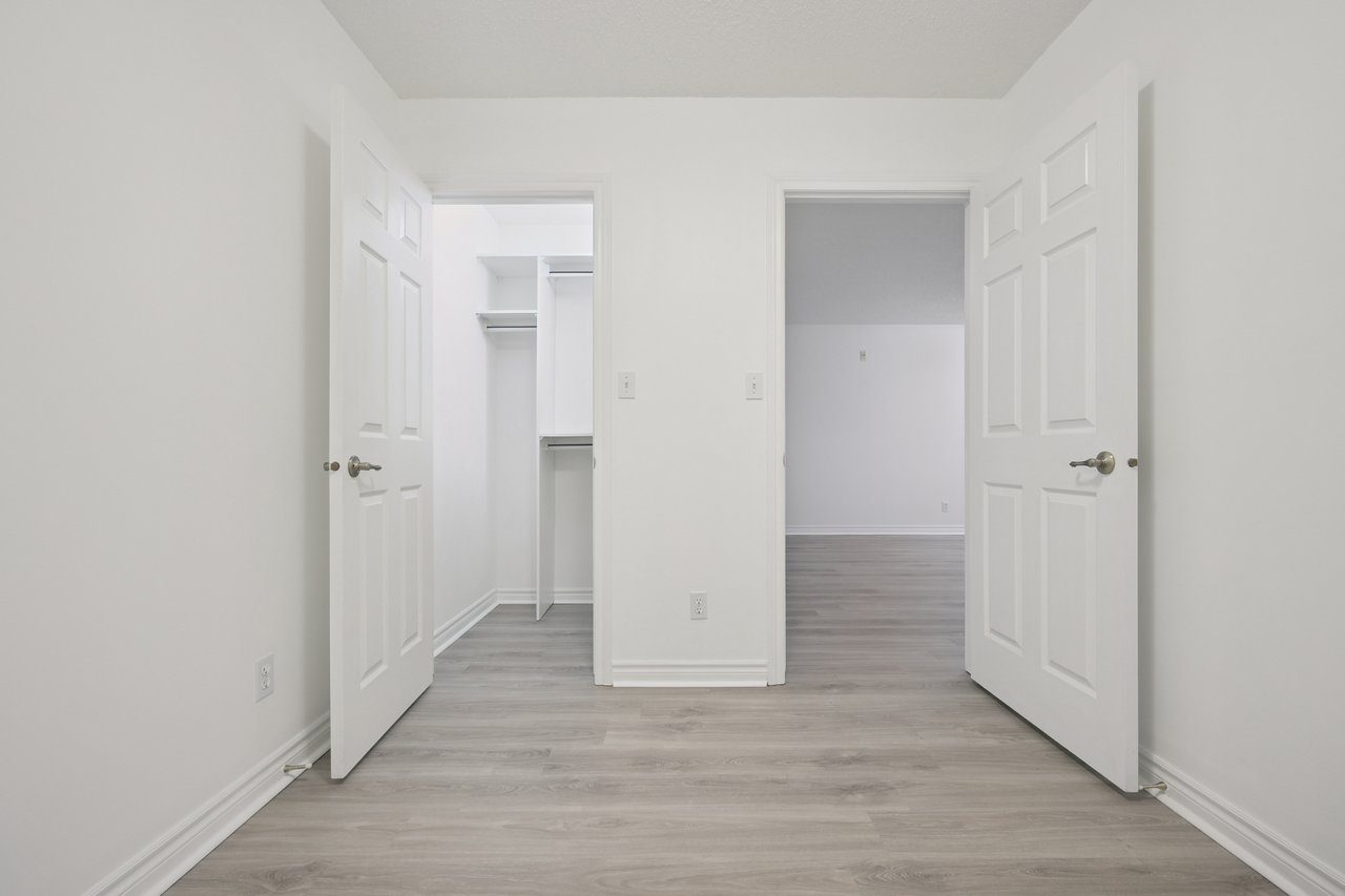Upgraded 1 Bed+ Den Suite Overlooking Ravine
