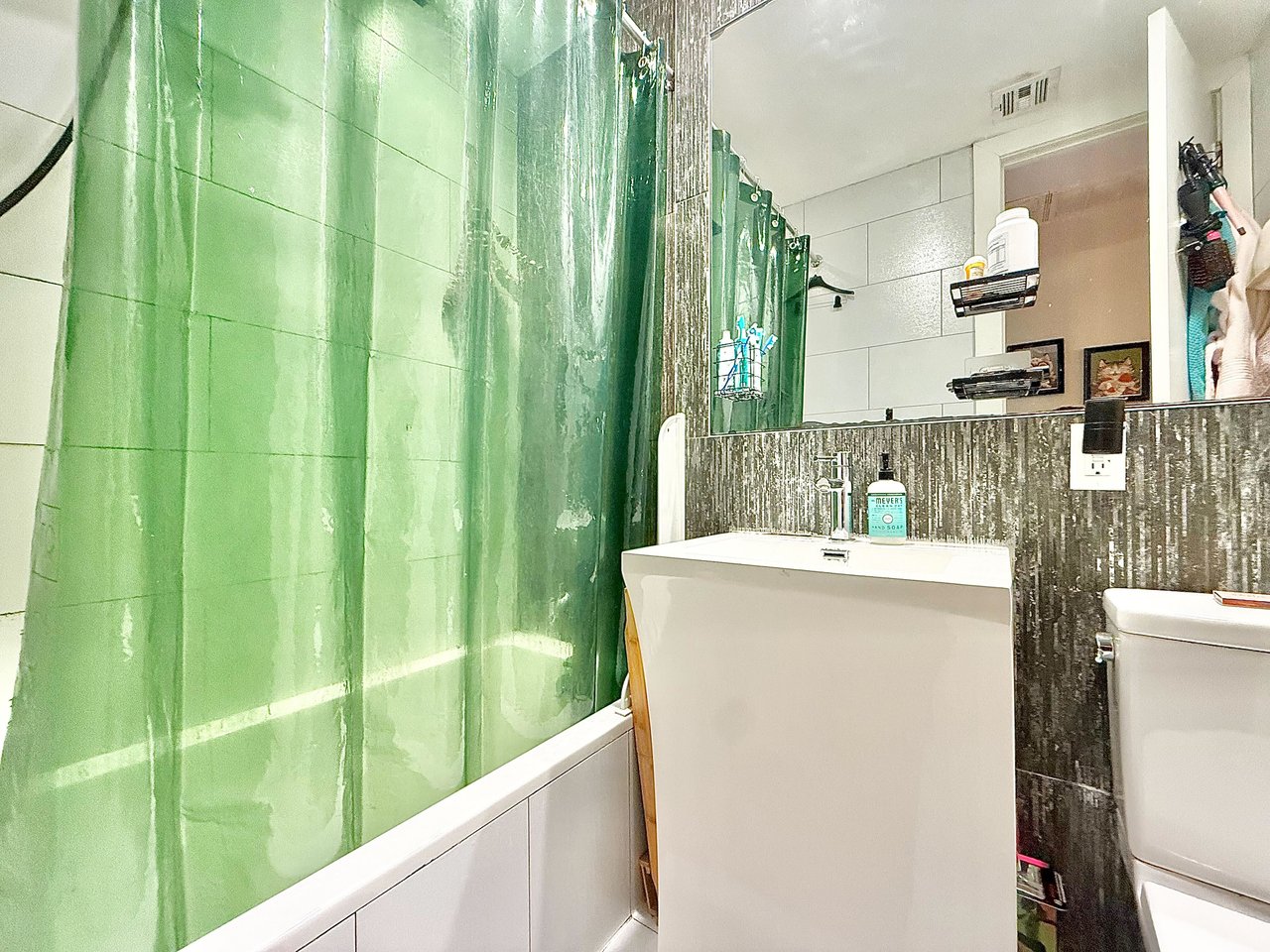 250 Melrose Street 2L