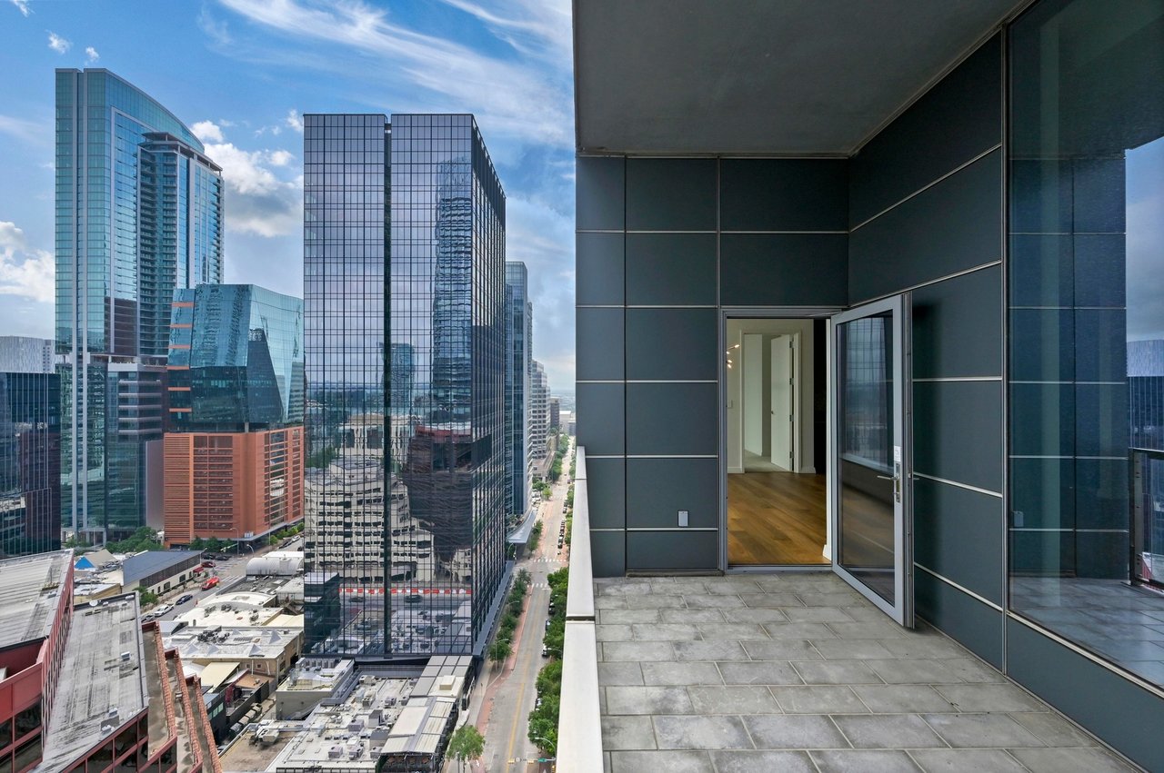 210 Lavaca St#2011