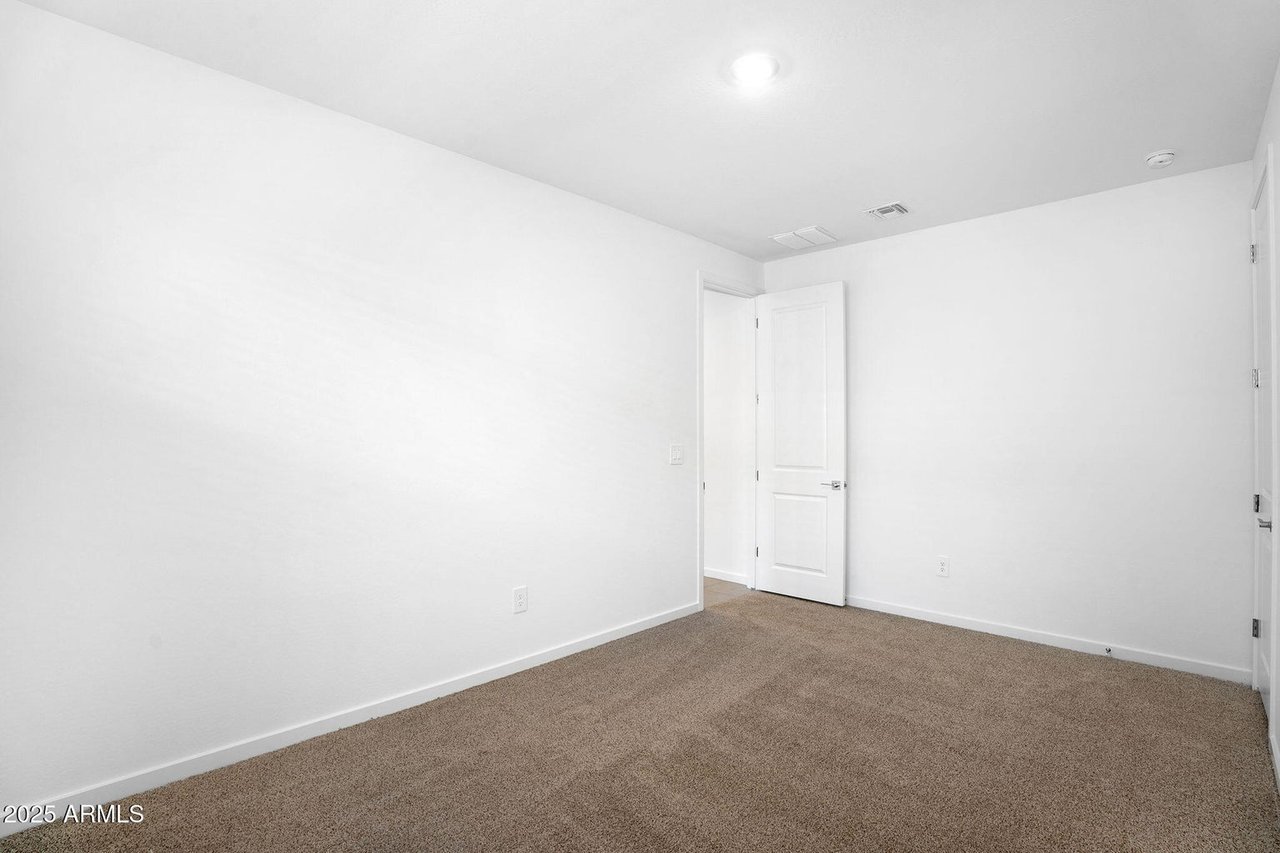 4811 W HUNTER Trail