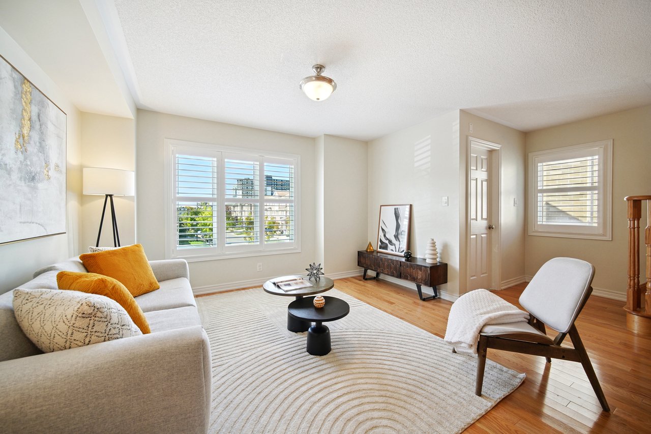 GORGEOUS TOWNHOME