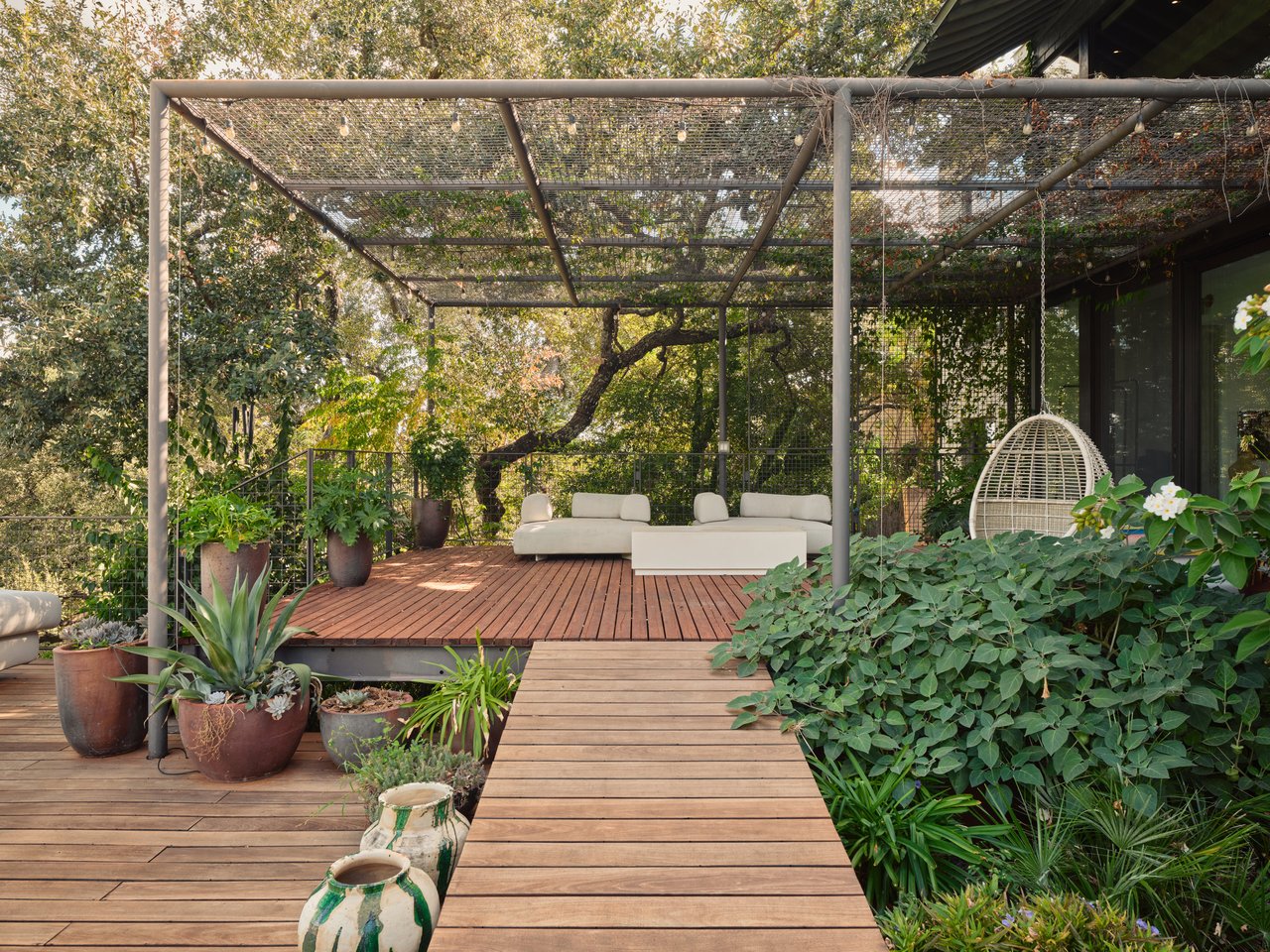 STRATFORD HILLS ARCHITECTURAL LANDMARK