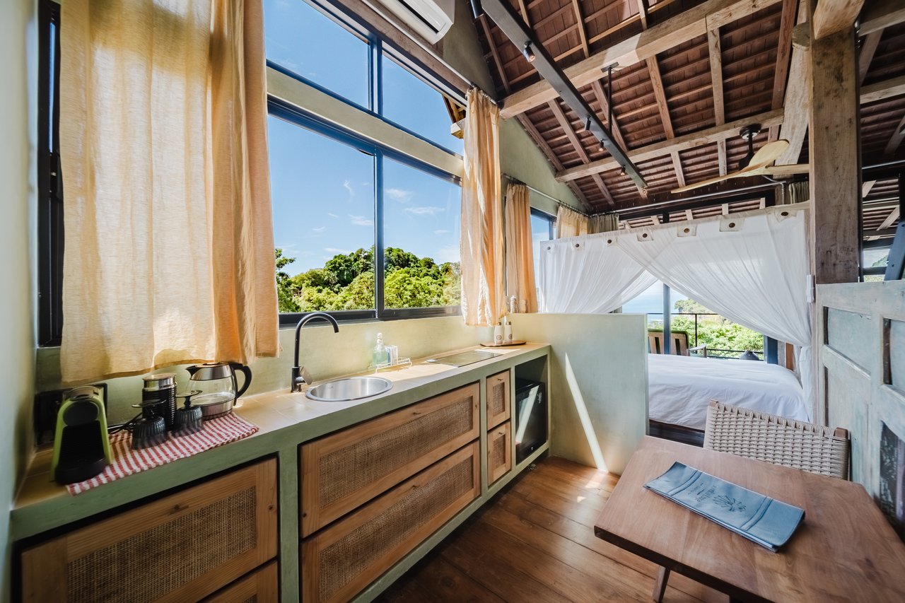 Casa Java – Newly Built Luxury Jungle Estate Near Playa La Vaca