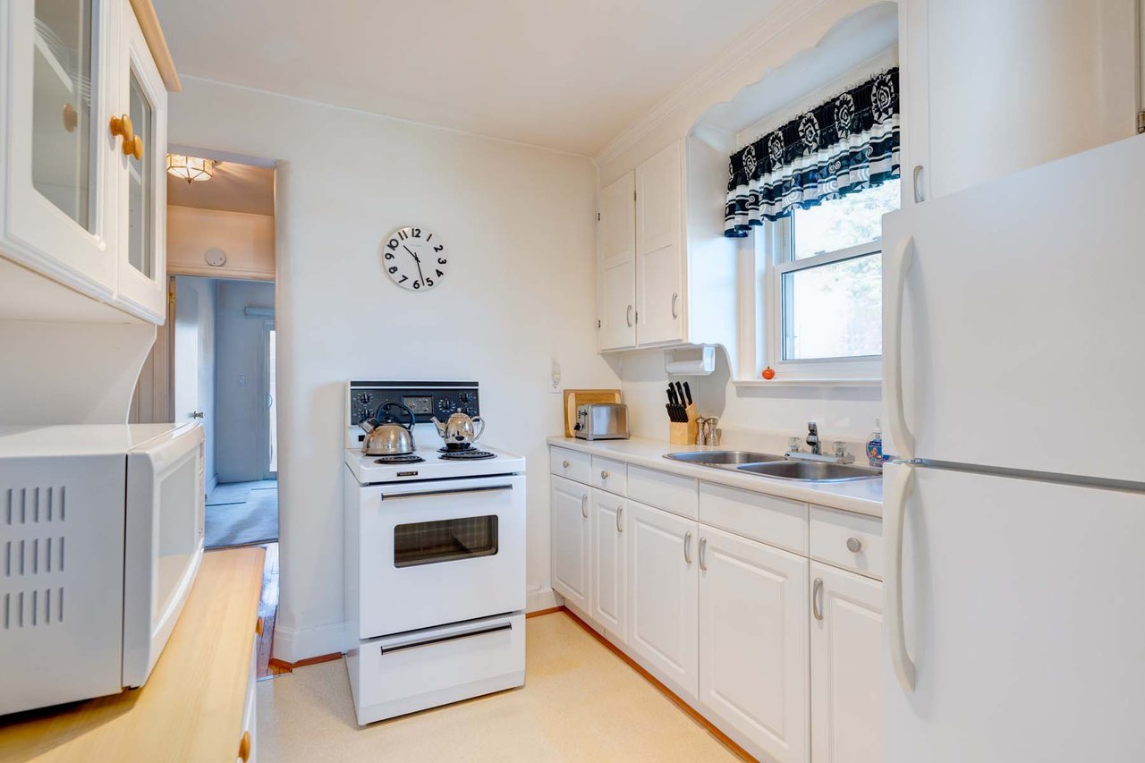 1392 Woodbine Ave