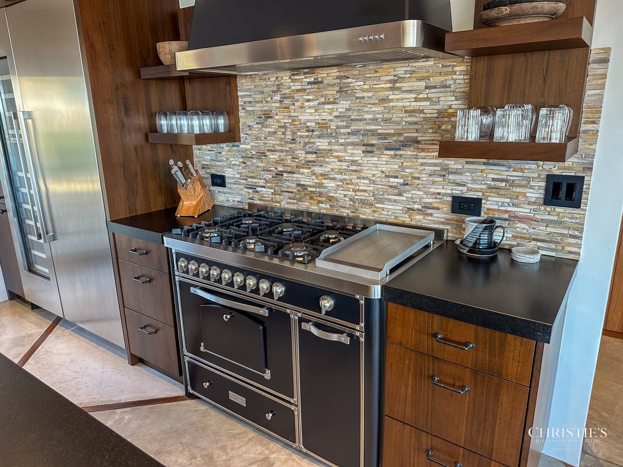 Casa Tres Doces - El Tesoro Development