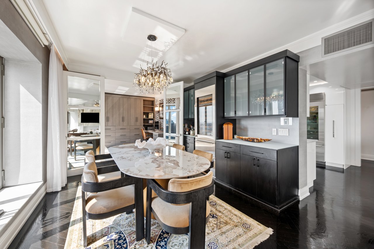 950 N Michigan Ave #2704