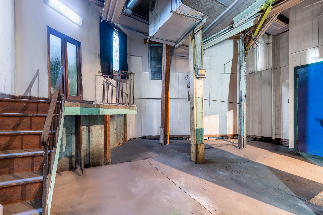 13-22 Jackson Avenue