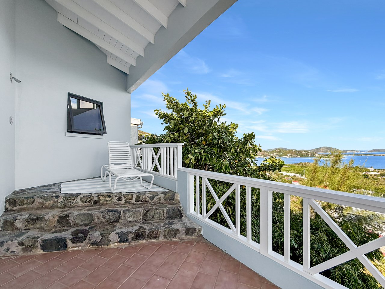 1110 Large Studio-Hodges Creek