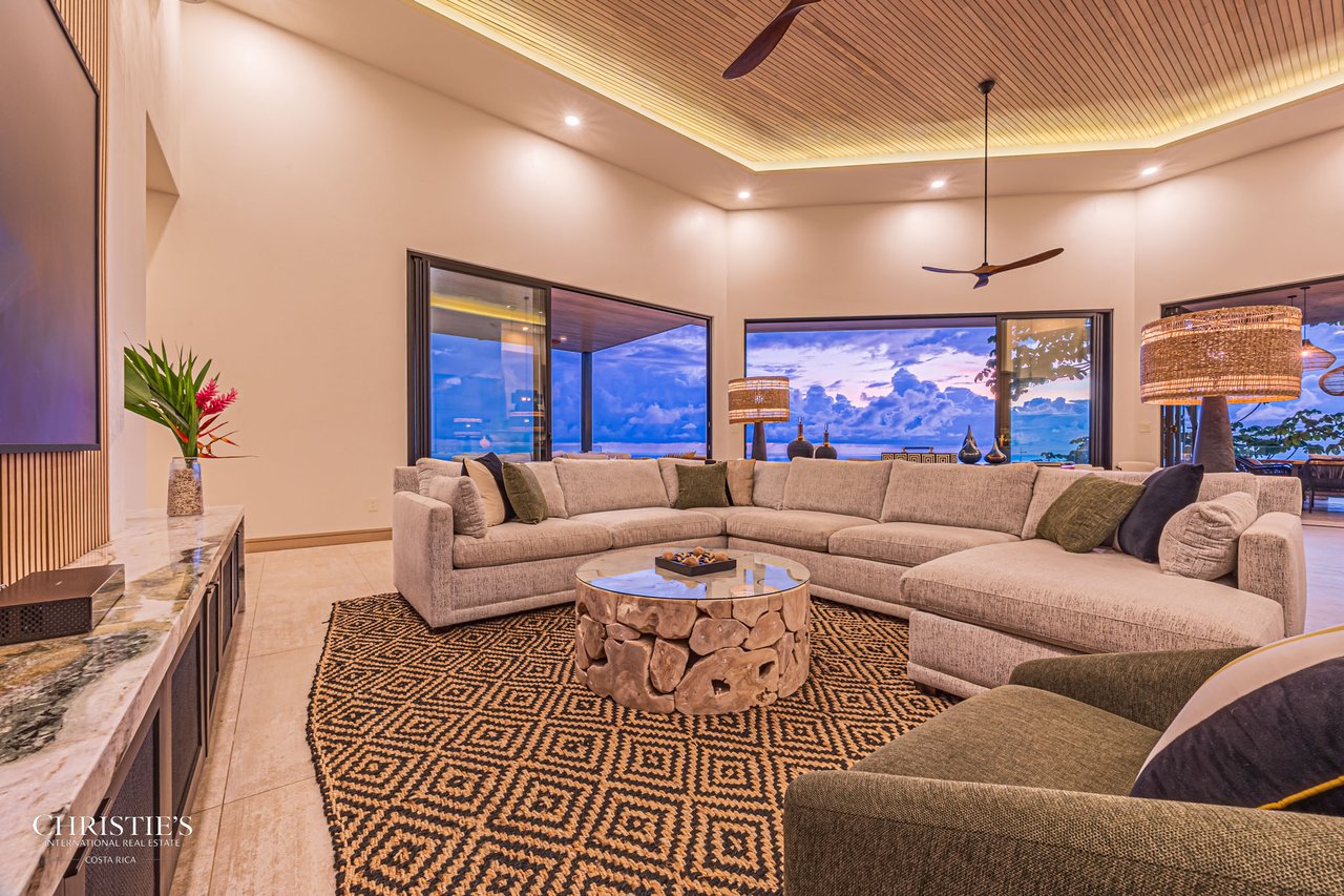 Luxury Estate in Escaleras — 5.5 Acres Majesty of Incredible Ocean Views 