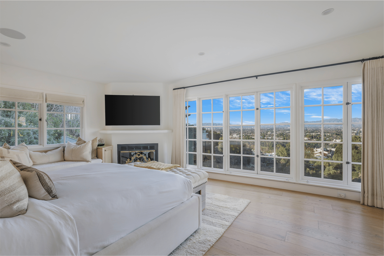 3646 Sunswept Dr