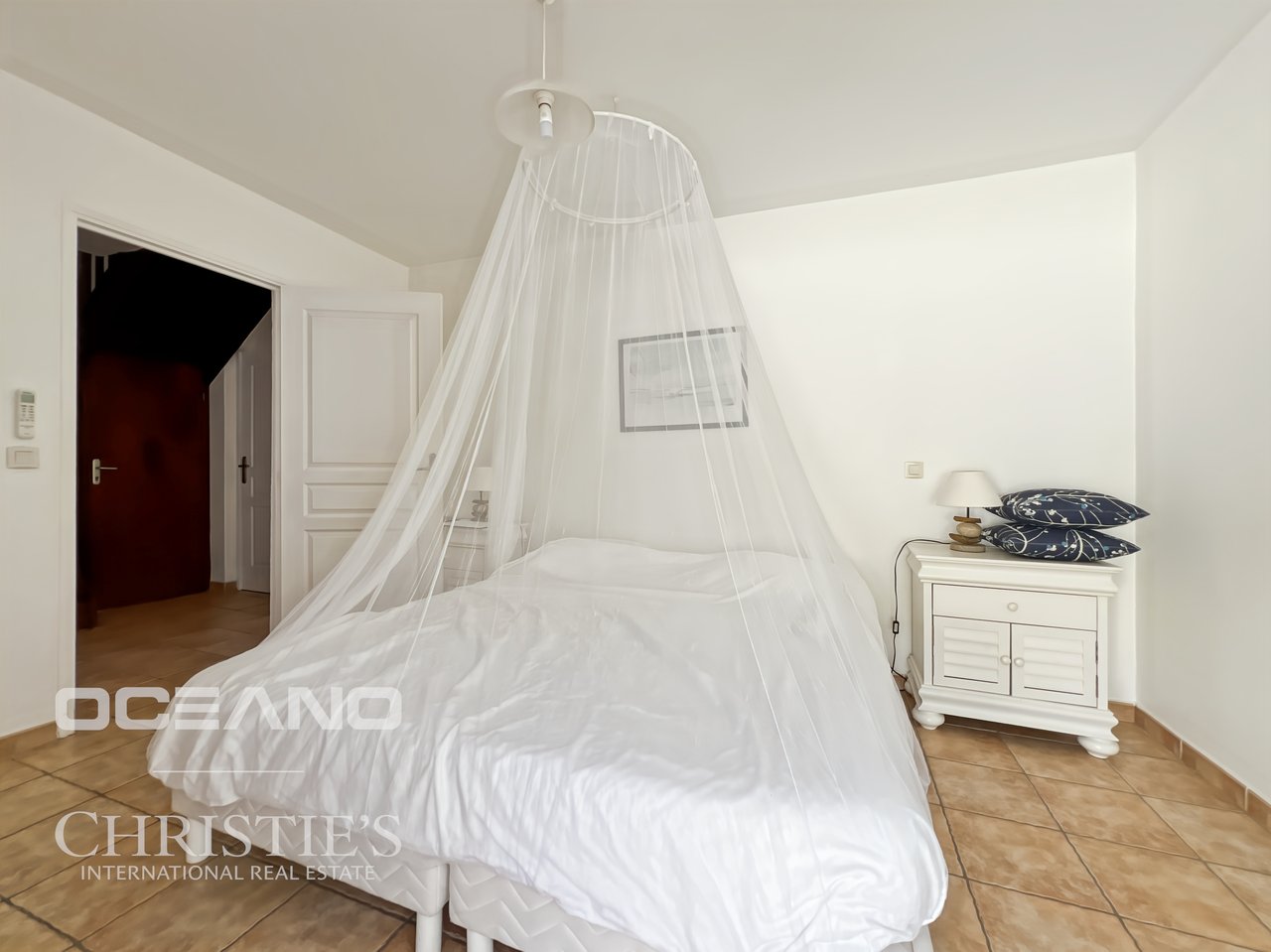 EXCLUSIVITE - 3 bedroom - swimming pool - 5' from the beach - OCEANO Christie's International Real Estate