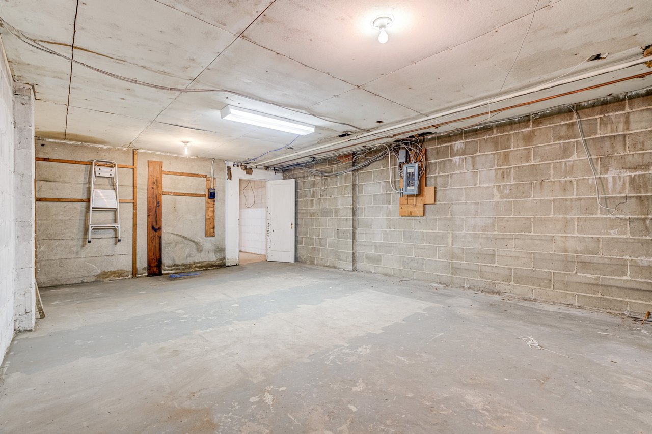 Commercial Property On Bloor St W - The Kingsway 