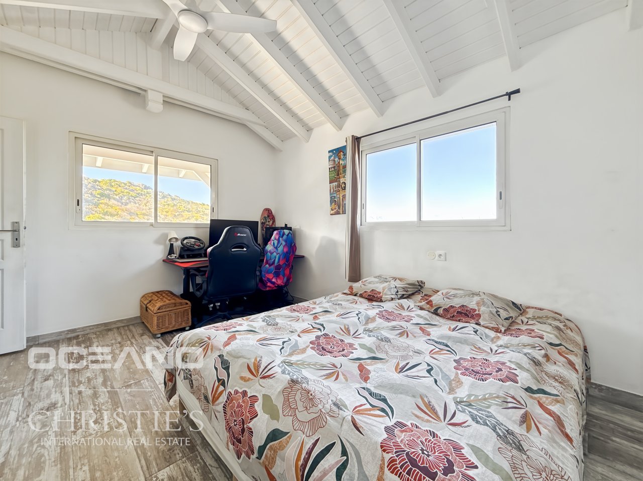 Spacious 3-Bedroom Villa + Studio – OYSTER POND