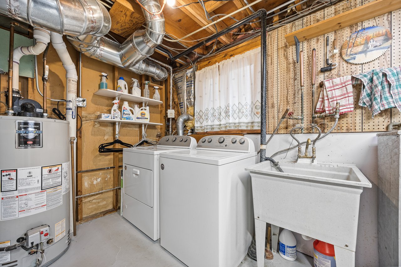 8000 Oakview Lane, Woodridge