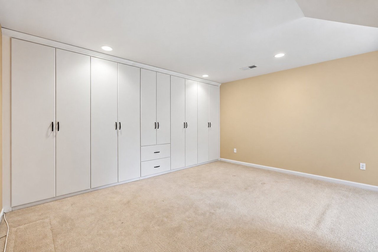 6 Melrose Ln