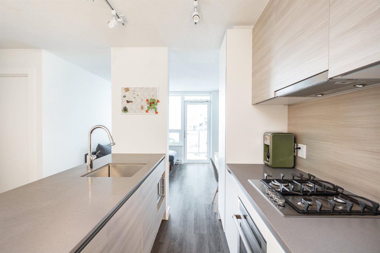 1705-988 Quayside Dr