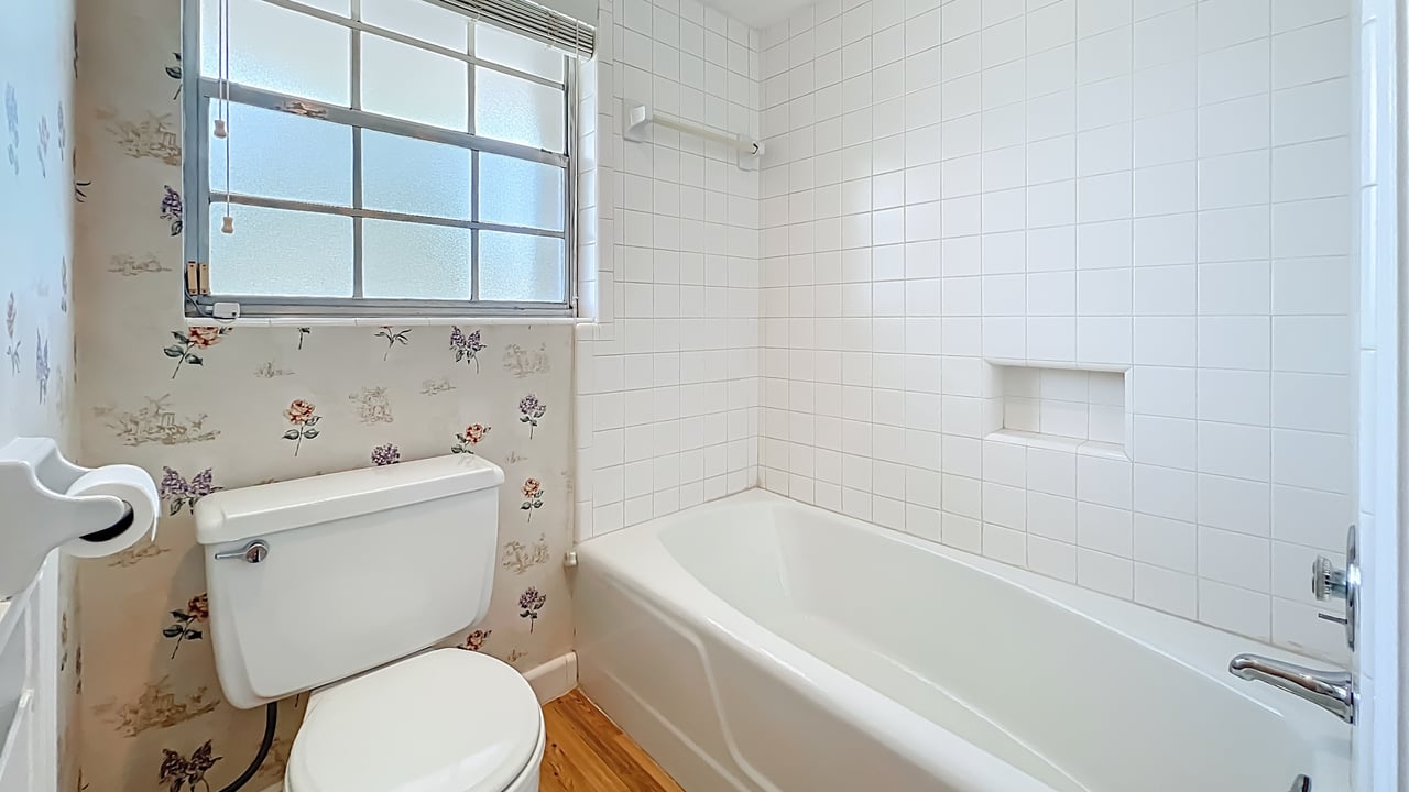 Mid-Century Modern 4-Bedroom in Dommerich Hills, Maitland