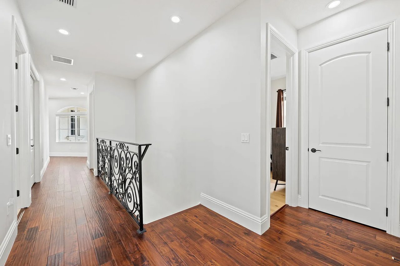1261 NE 27th Wy
