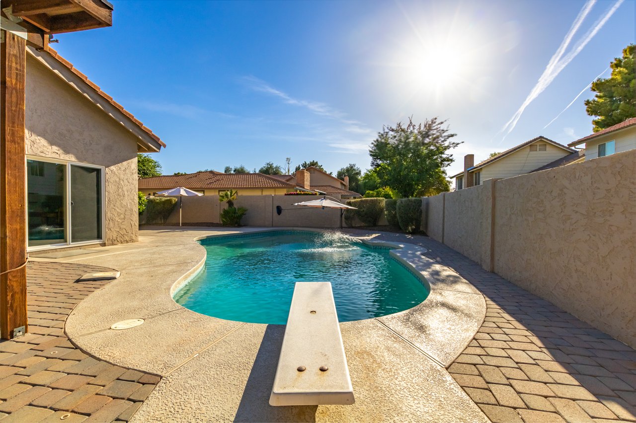 942 E Evening Star Ln
