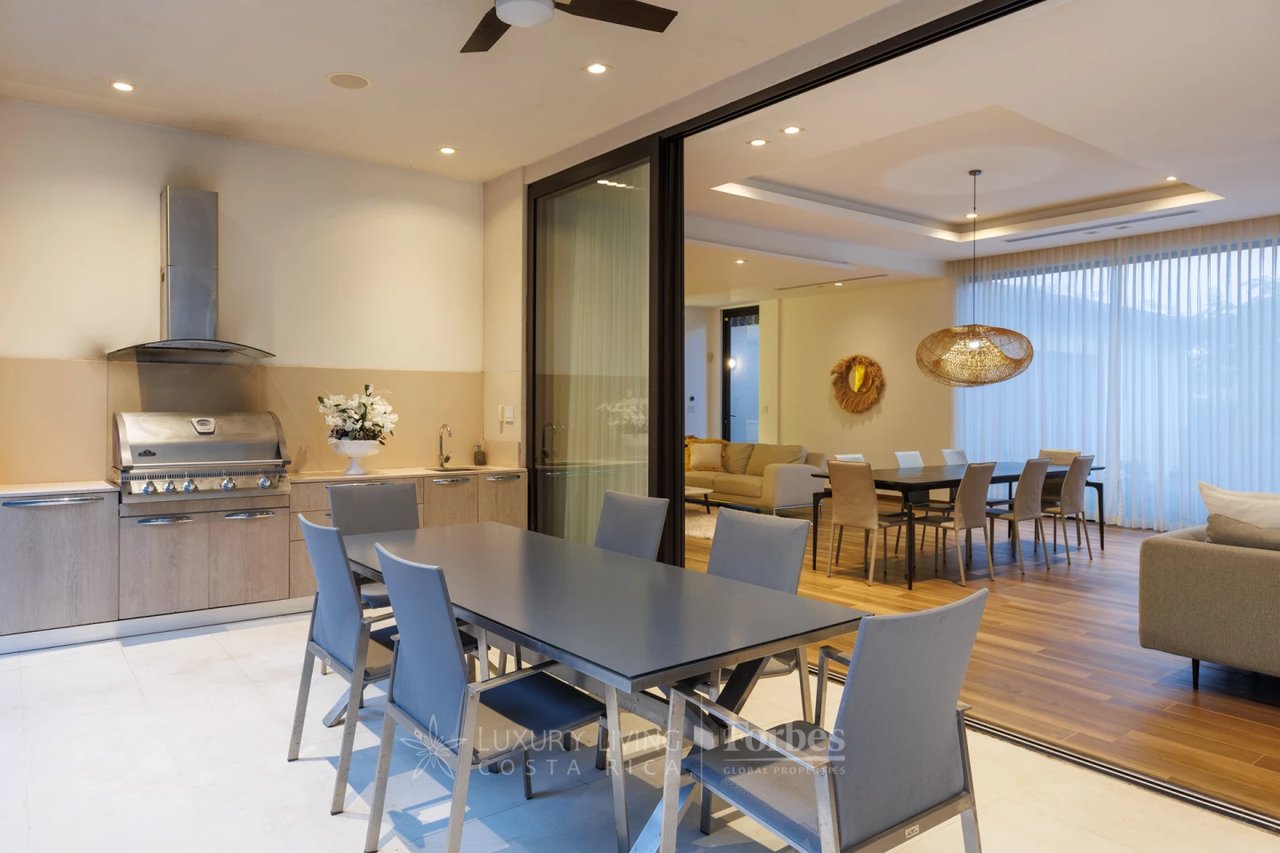 20166 - Paradise Estate: 4-Bedroom Villa with Spa & Pool in Pinilla