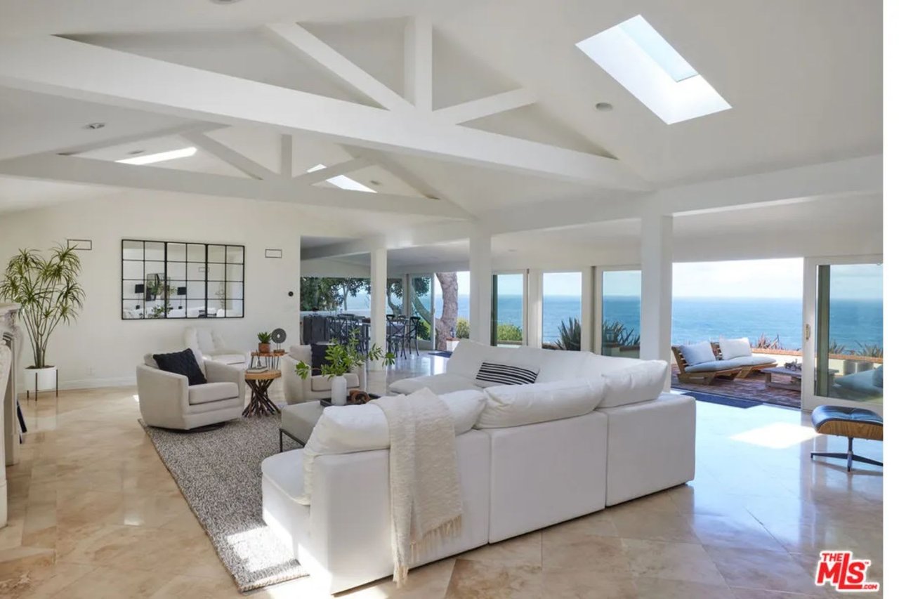 1115 Palos Verdes Dr
