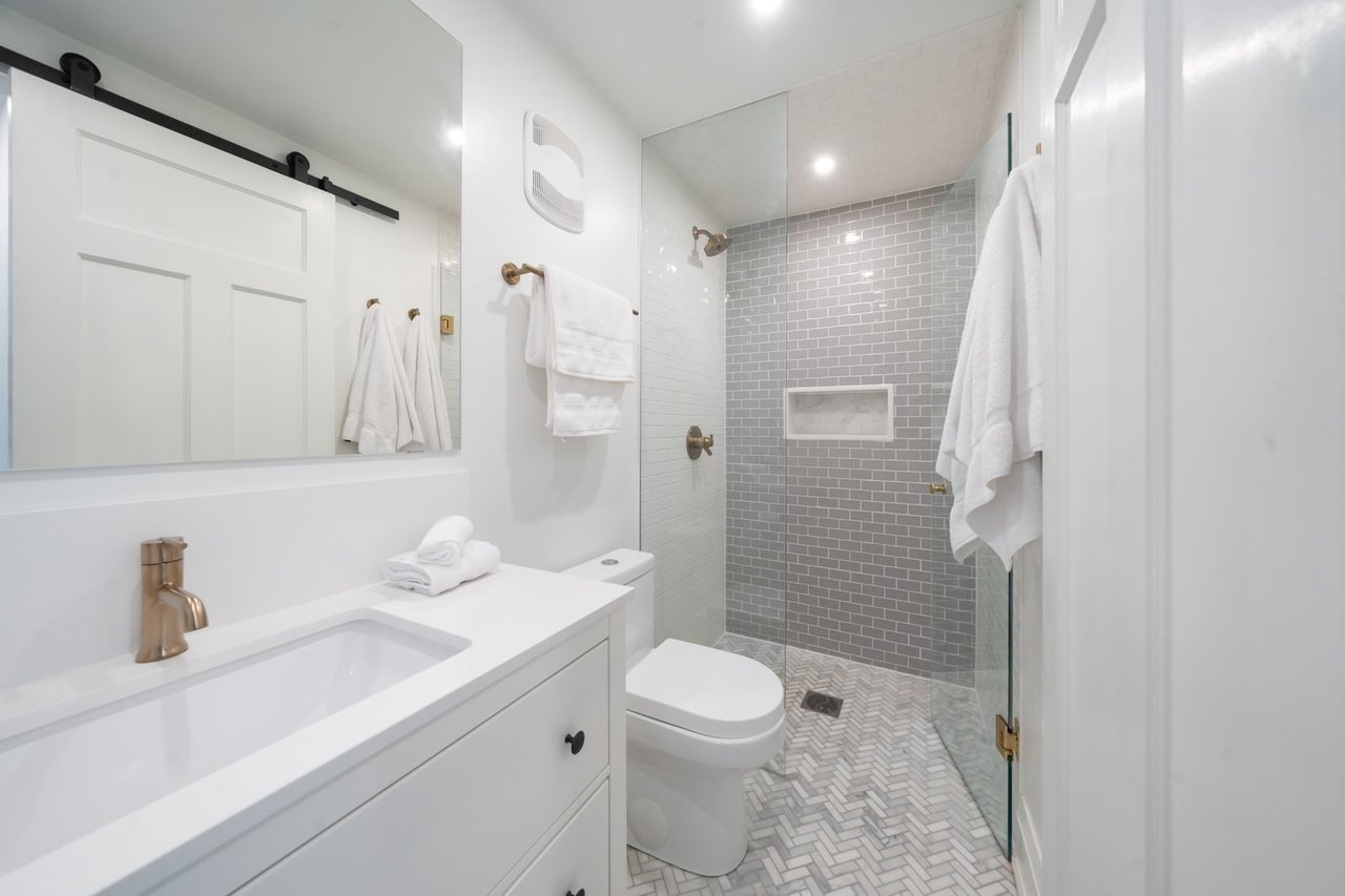 38 Richard Ave 