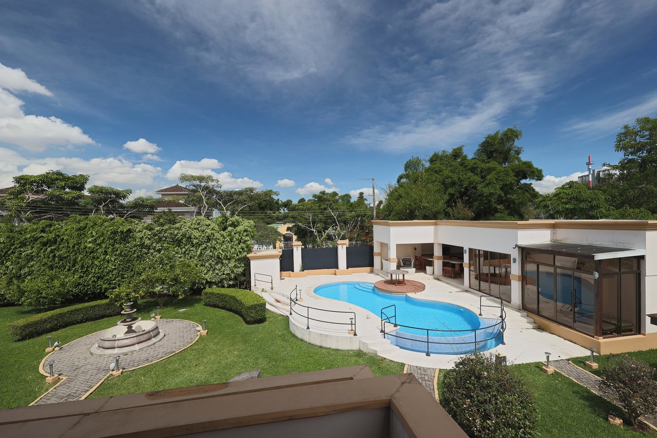 Luxury City Estate, Curridabat, San Jose