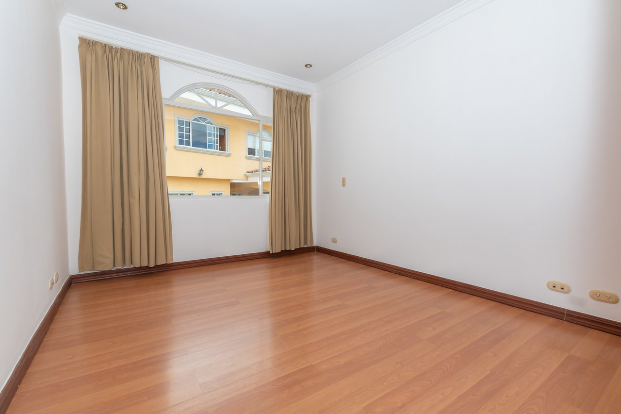 Colonial Gated Community Villa, Curridabat, San Jose