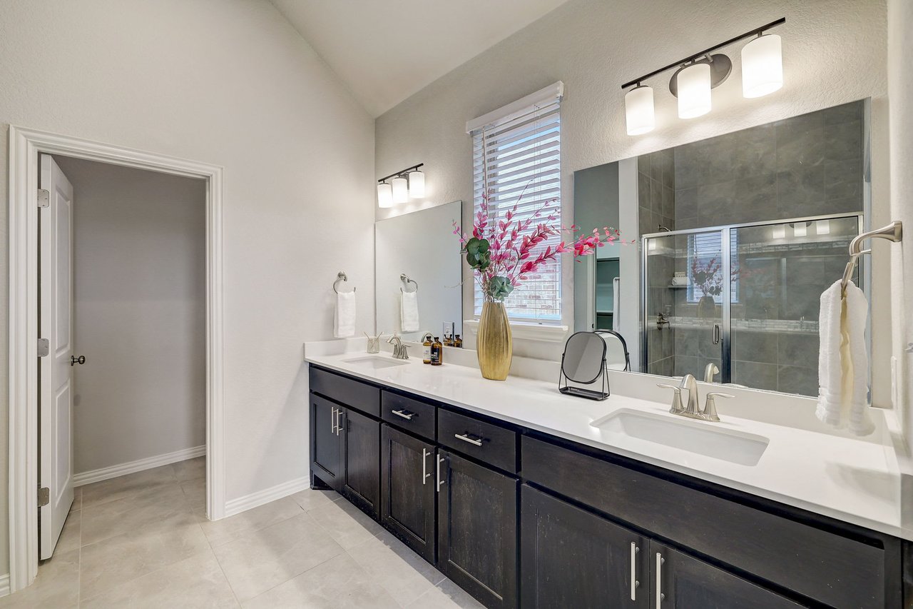 Charming single-story home in the desirable Paloma Lake in RR that backs to a greenbelt!