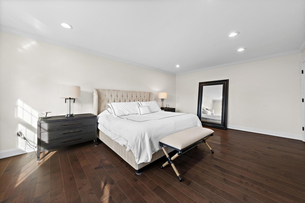 129 Four Winds Drive, Middletown, NJ