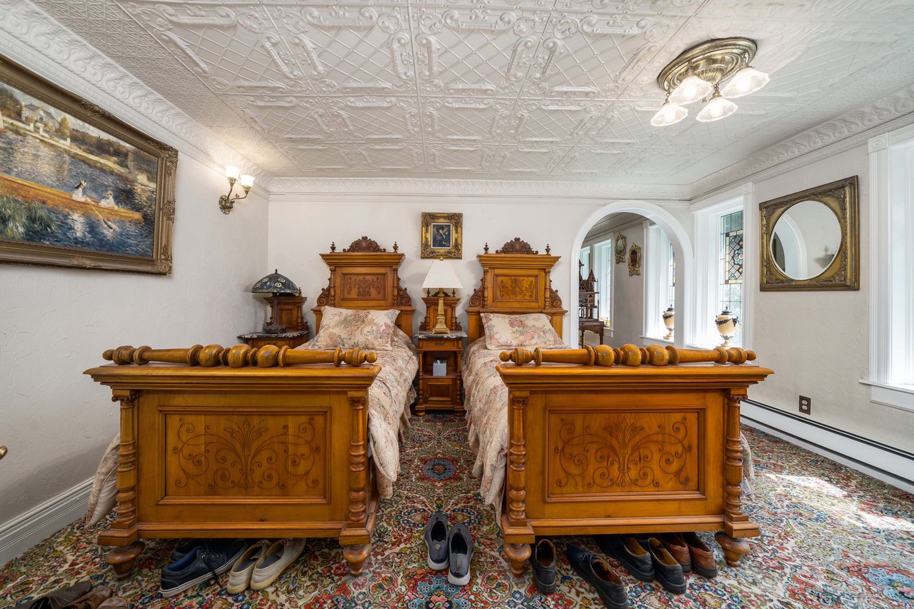 4 Thornewood Lane SW