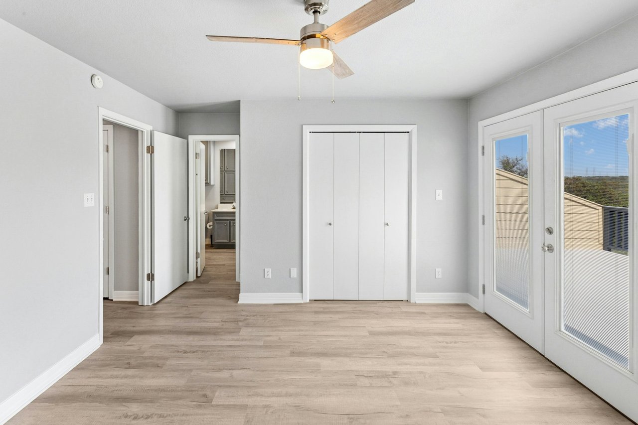 Horseshoe Bay Condo Just Listed!