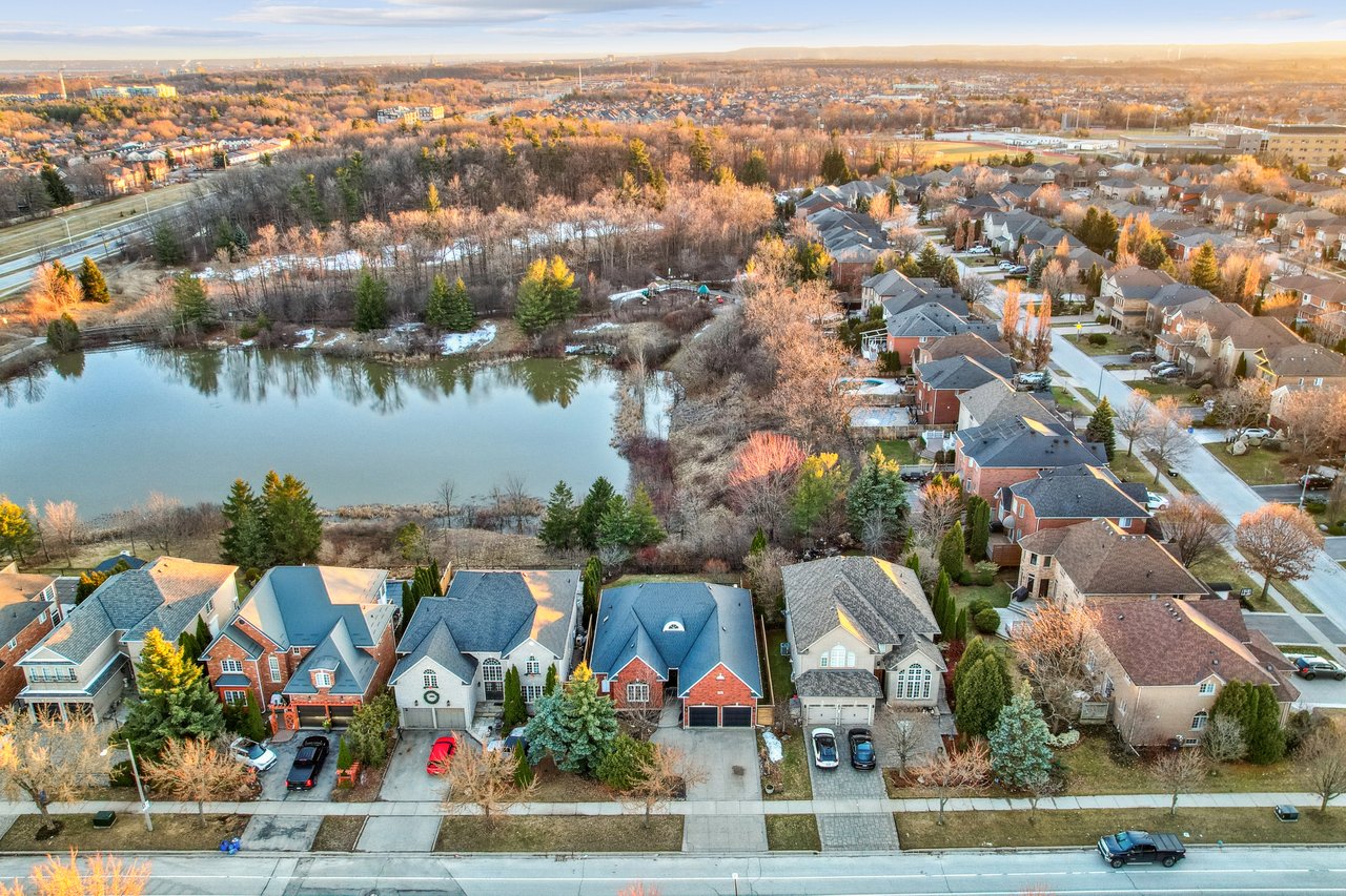 Beautiful Bungalow Backing on Ravine & Pond!