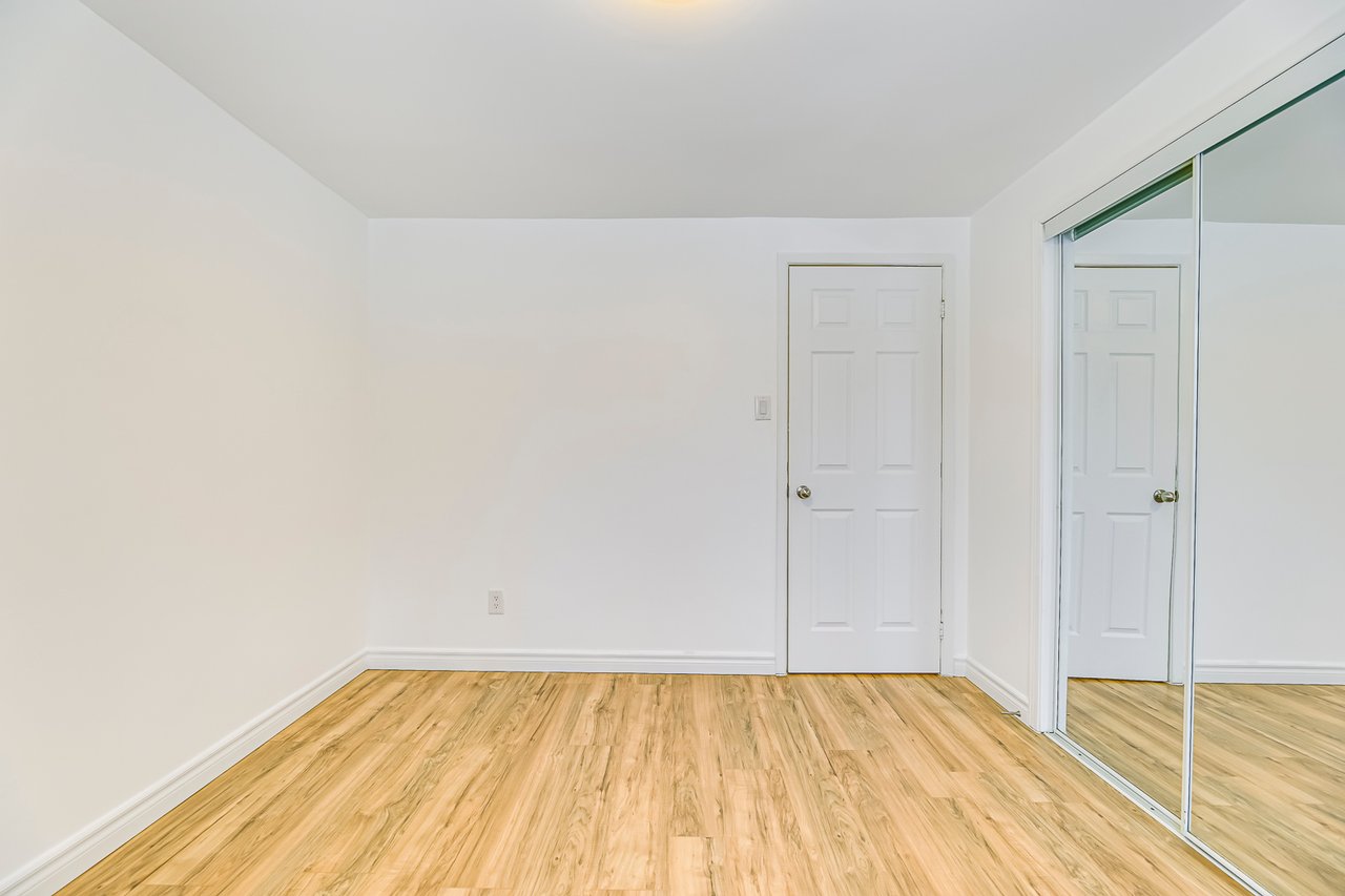 3042 Patrick Cres