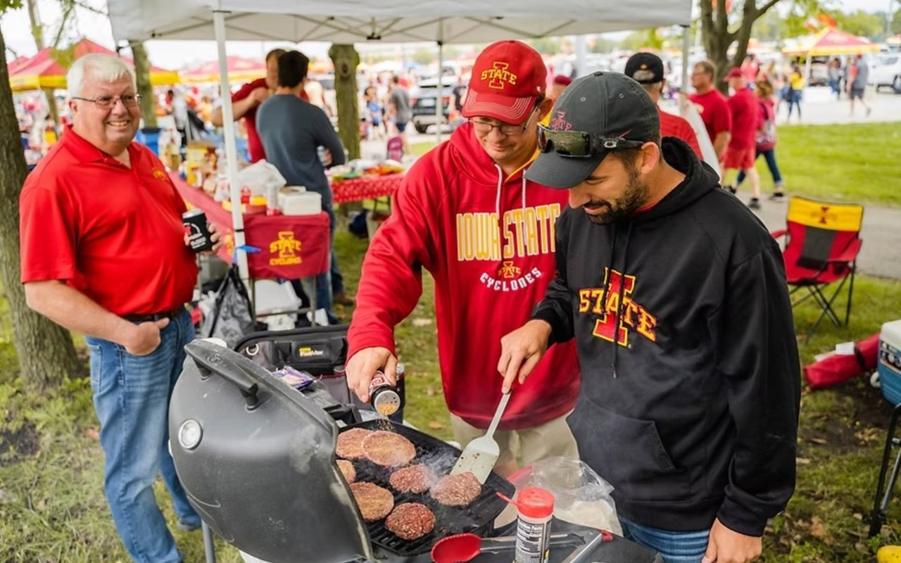Crafting the Ultimate Tailgate Menu: A Winning Playbook