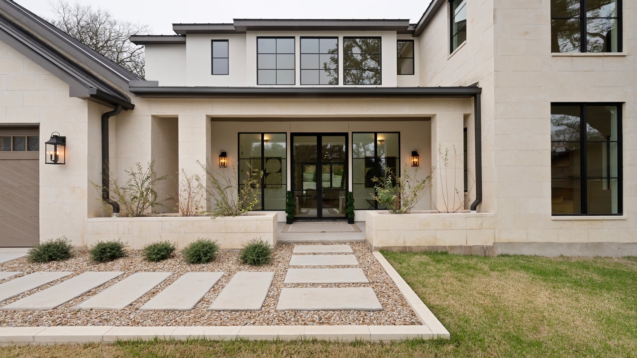 Modern Elegance in Eaves with Pool