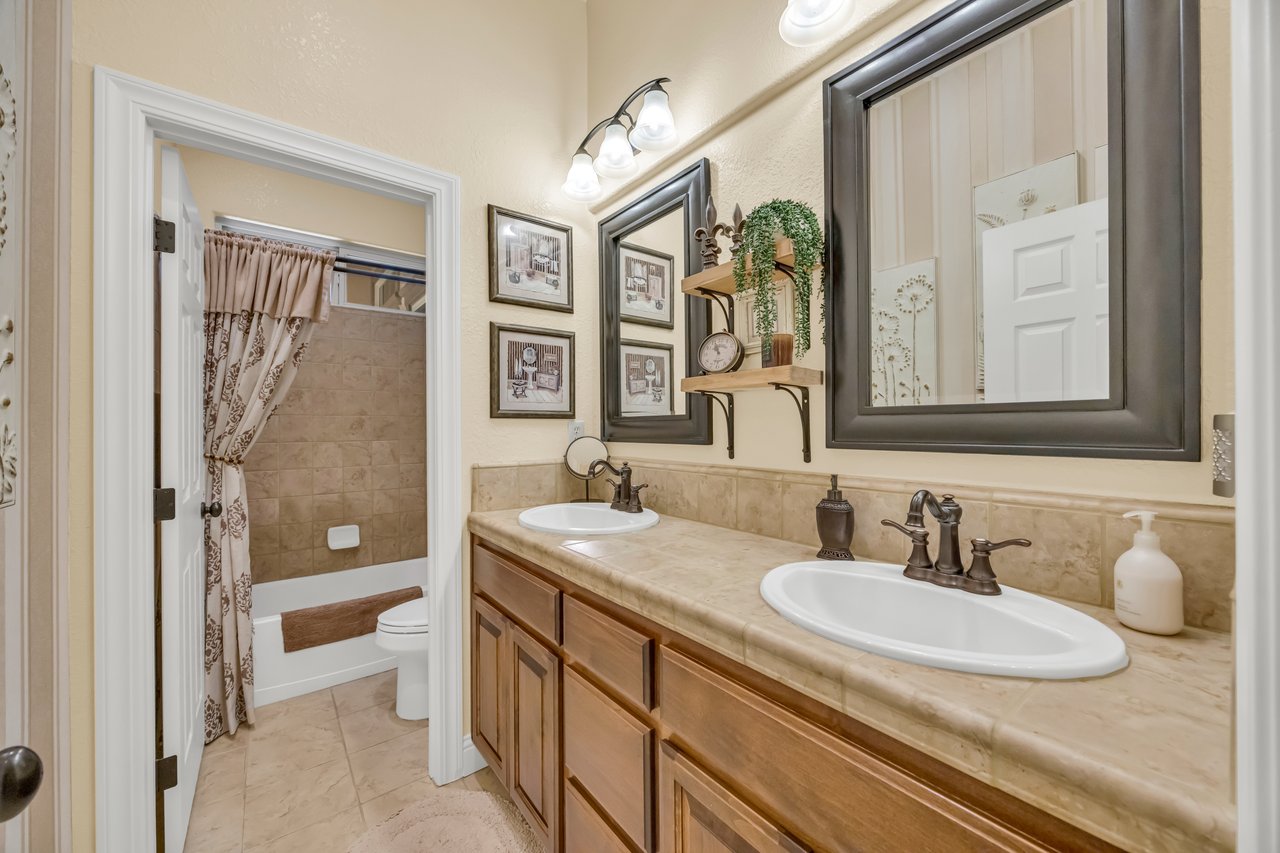 4040 Borderlands Dr