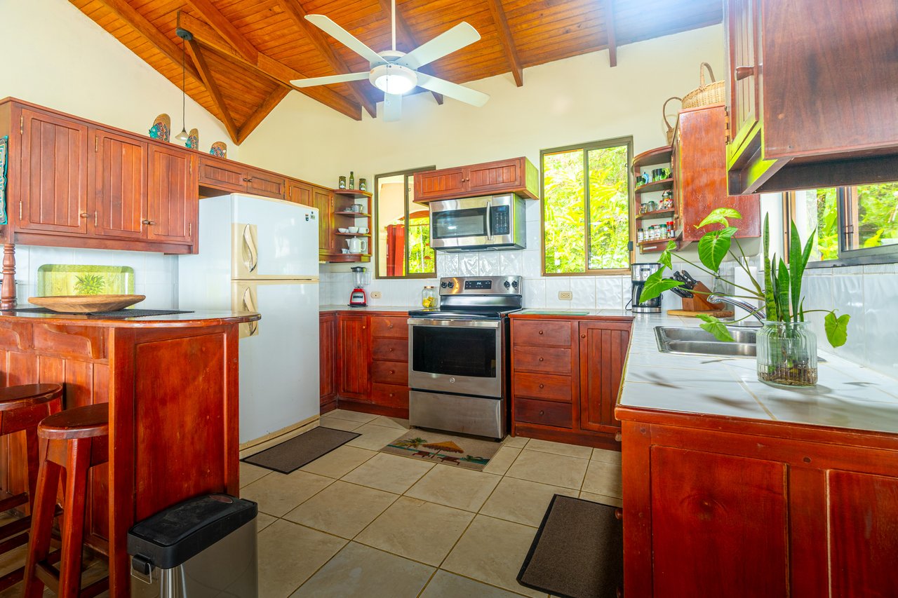 Front Ridge Ocean View Casa Mono Titi – Tres Rios, Costa Rica