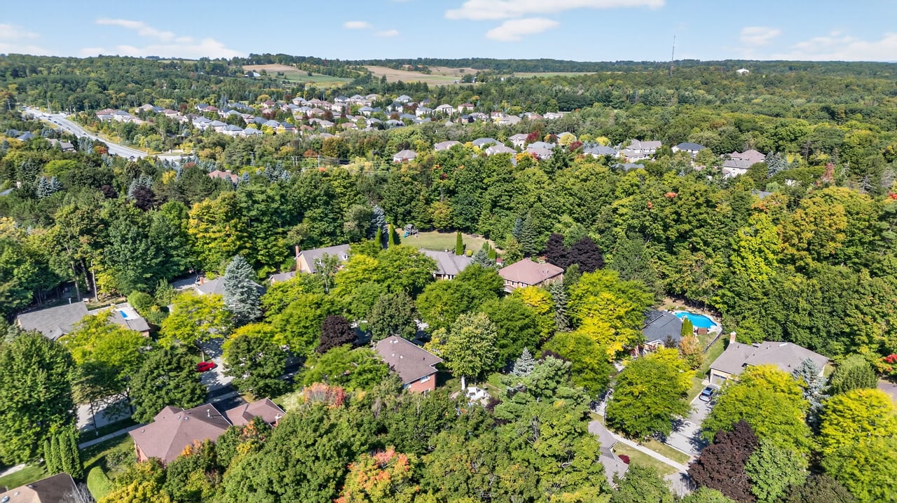 6 Falling Leaf Crt, Aurora