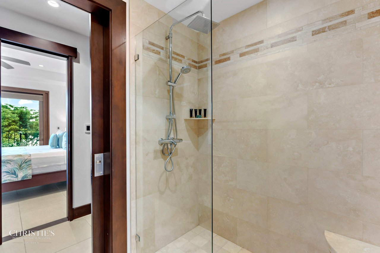 360 - 307 Splendor Condo