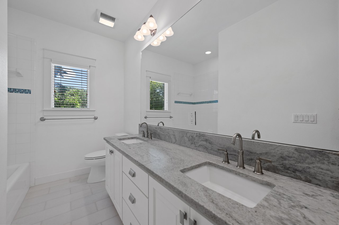 1403 W 12th Street #B