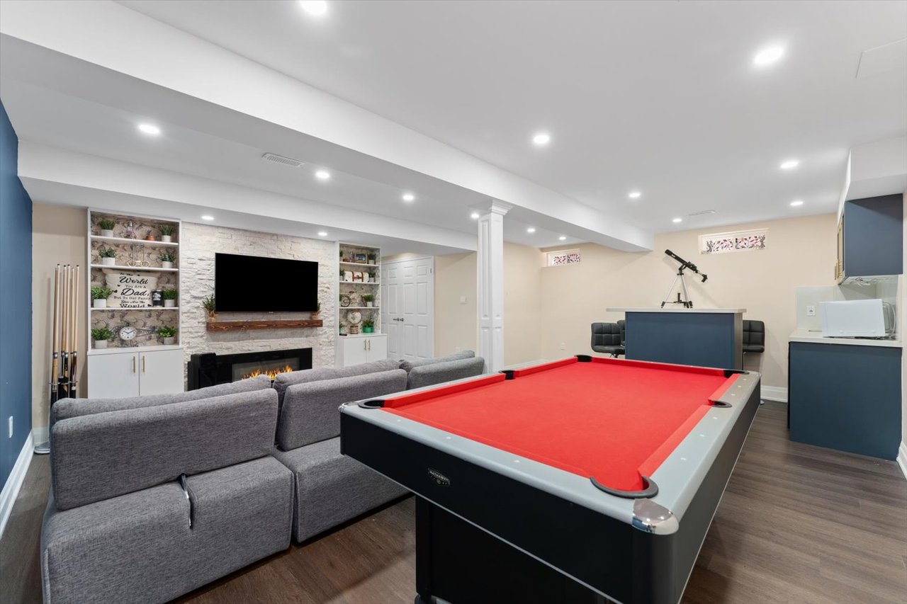 17 Holroyd St