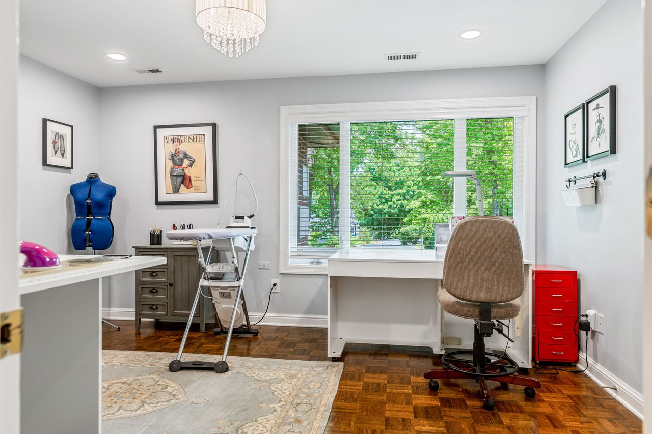 11 Lake Forest Court W